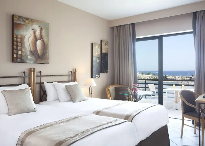 Hotel Verdi St George's Bay Marina 4*