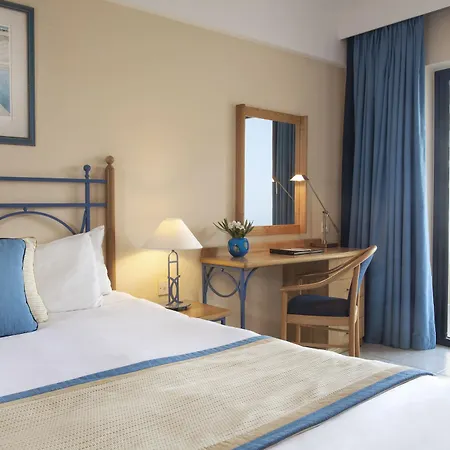 Hotel Verdi St George's Bay Marina