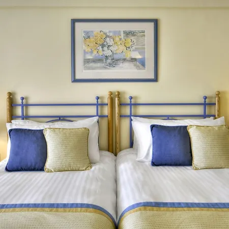 Hotel Verdi St George's Bay Marina