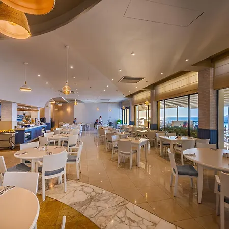 马耳他科林西亚海滩海滨度假酒店 4* Saint Julian's