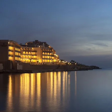 Verdi St George's Bay Marina מלון