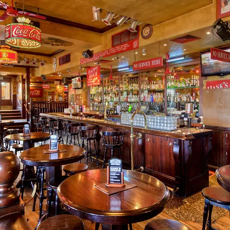 Hotel Verdi St George's Bay Marina