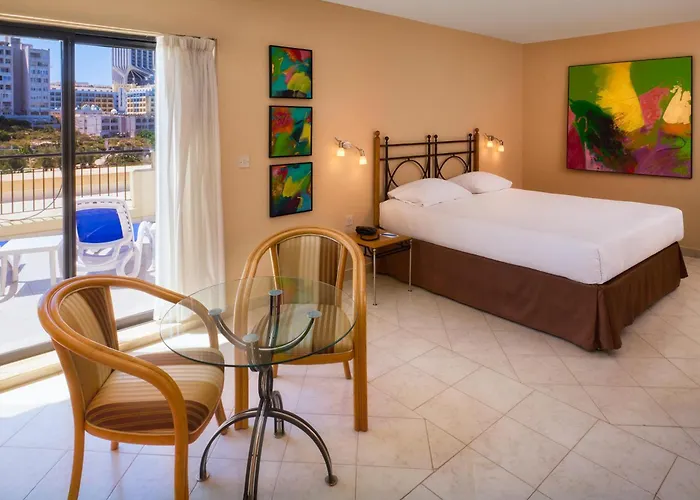 Hotel Verdi St George's Bay Marina