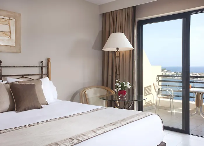 Hotel Verdi St George's Bay Marina 4*