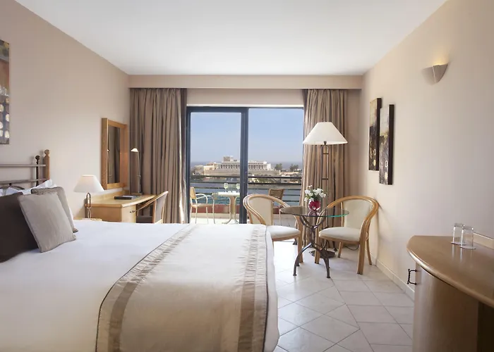 Hotel Verdi St George's Bay Marina