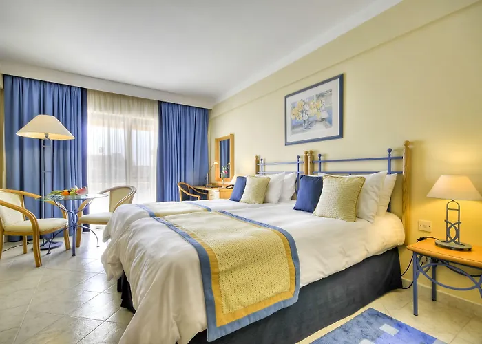 Hotel Verdi St George's Bay Marina