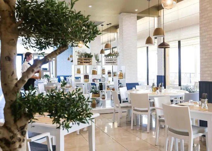 Hotel Verdi St George's Bay Marina 4*