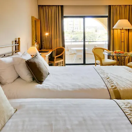 Hotell Verdi St George's Bay Marina