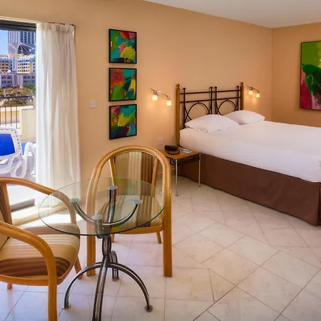 Hotel Verdi St George's Bay Marina