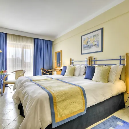 Hotel Verdi St George's Bay Marina